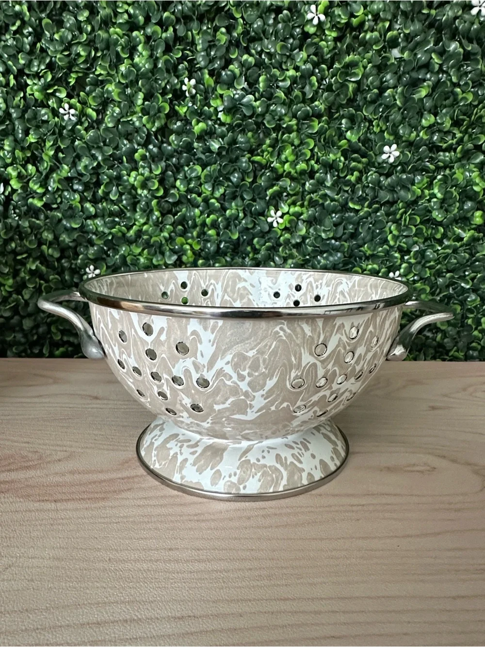 Golden Rabbit Enamelware Petite Colander 1 Quart